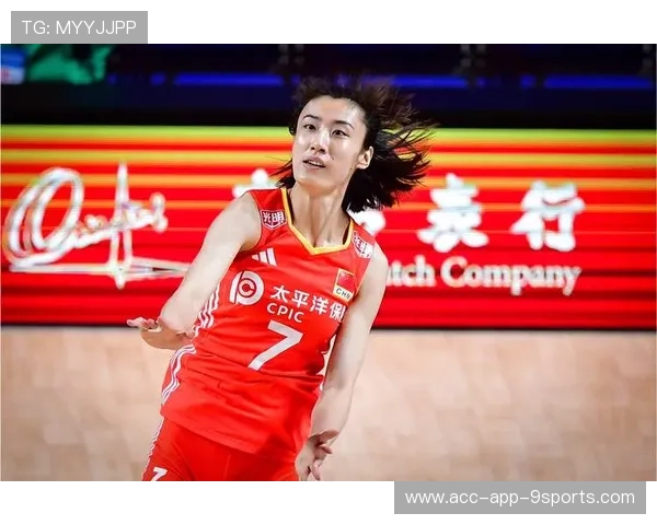 女排快攻穿透对手防线：魅力与力量的完美结合